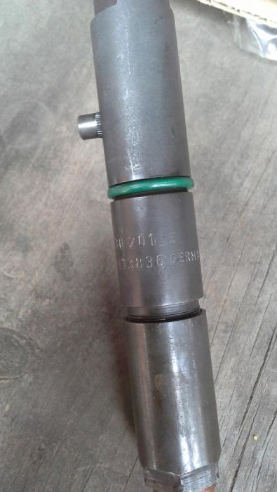 Управляюча форсунка Audi WV Skoda 2.5 tdi 059130202G 059130202F