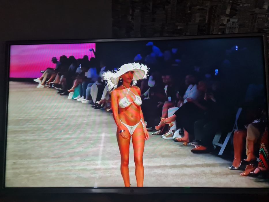 Продам телевізор smart tv LG 42LN613 також є інші ,дивіться мої оголош