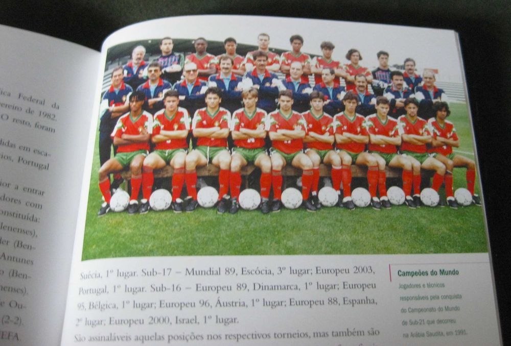Livro "História do Futebol em Portugal" CTT s/ Selos