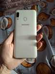 Телефон Samsung A30