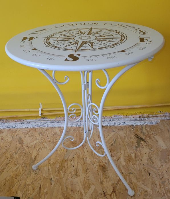 Stolik metalowy okrągły