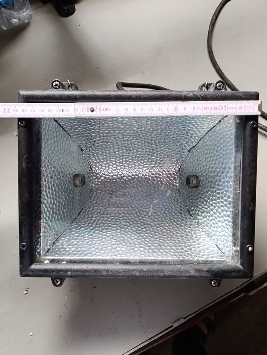 Lampa halogenowa