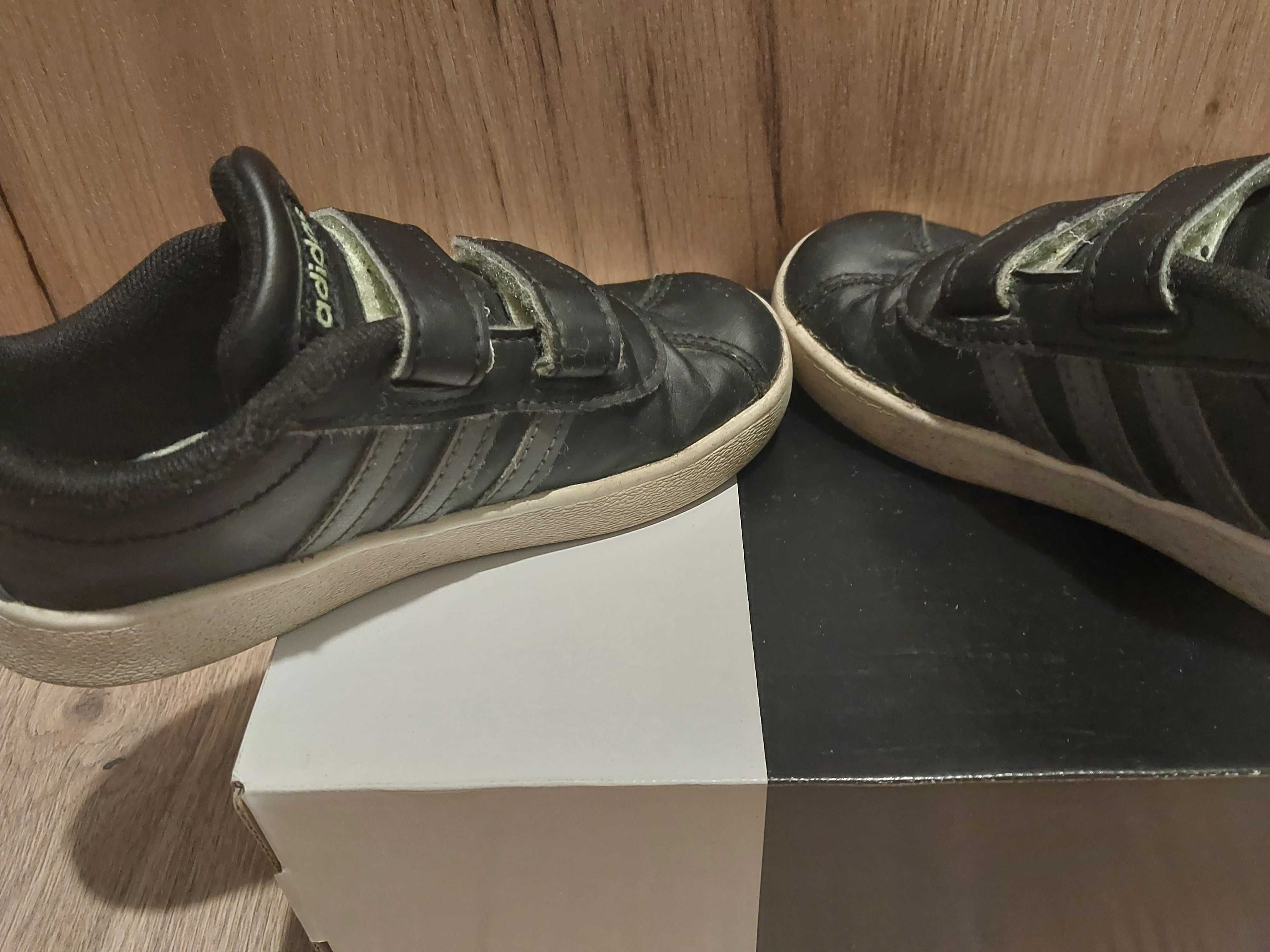 Buty adidas czarne 26 dla chłopca