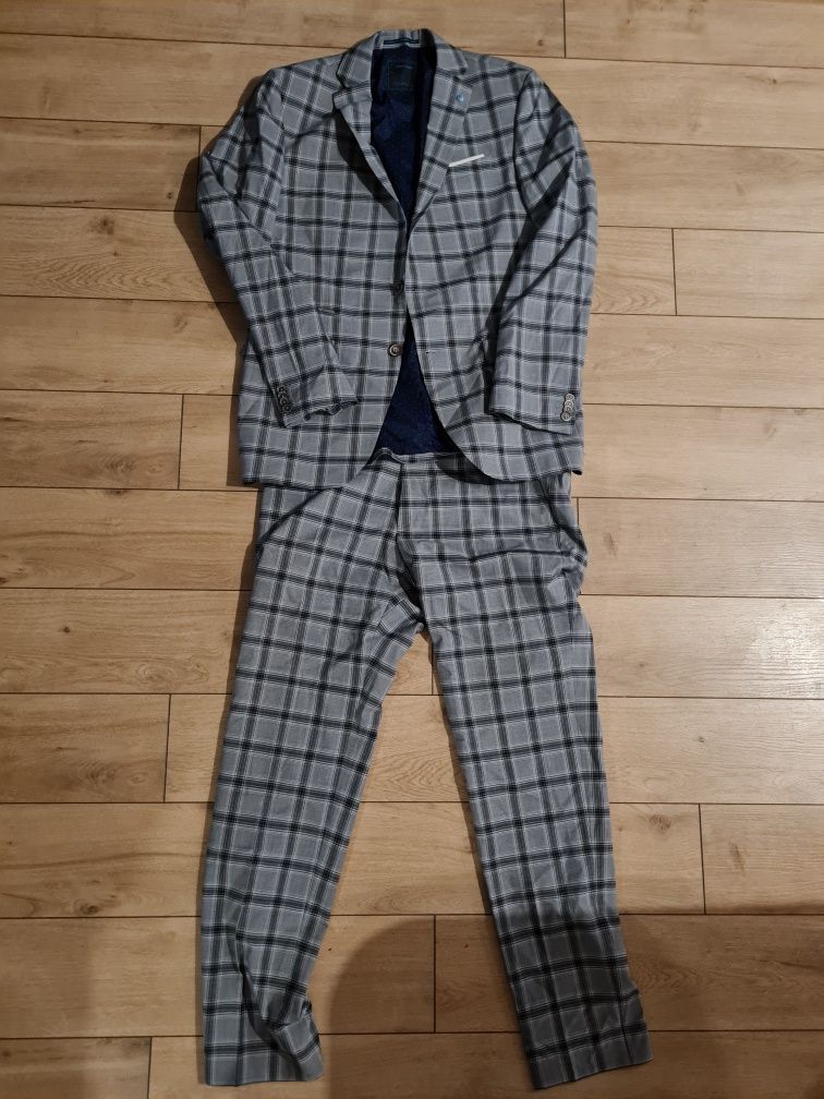 Nowoczesny Garnitur w kratkę Pierre Cardin r50