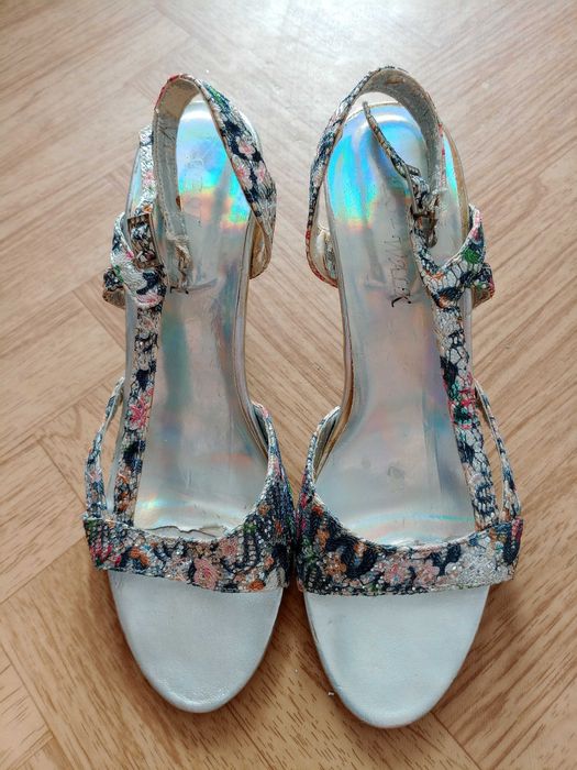 Buty damskie brokatowe