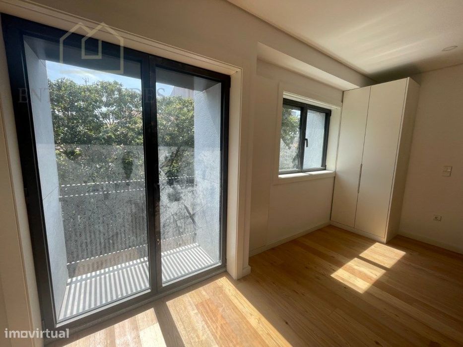 Apartamento T0 novo, com arrumos, para comprar no Bairro do Bonfim ...