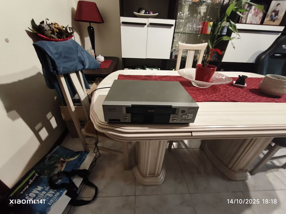 Leitor VHS Akai em bom estado