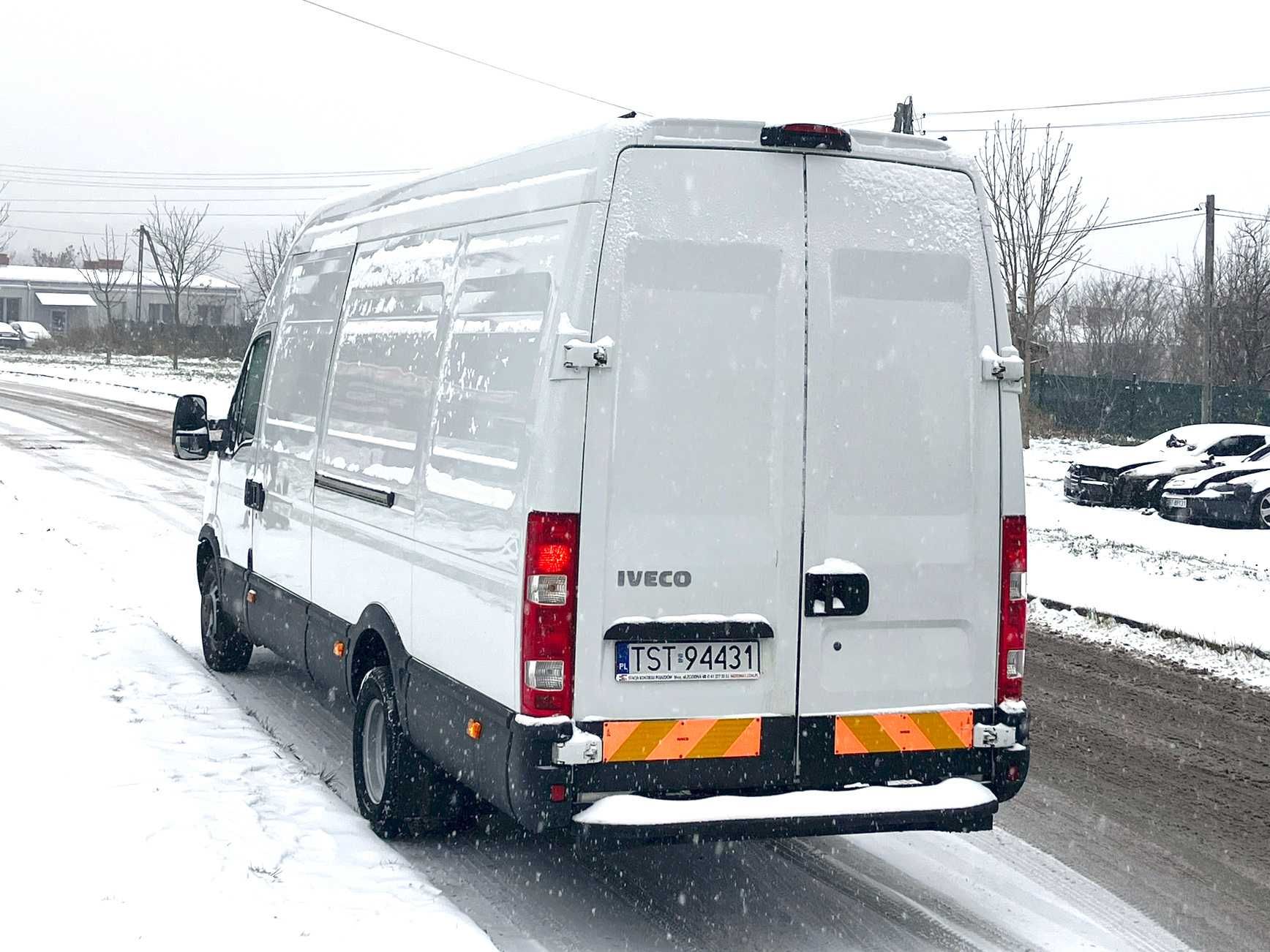 Wnajem bus Iveco Daily - Duży przedział ładunkowy 4,5x2,1m