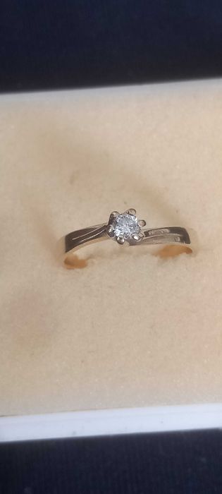 Pierścionek  z żółtego  złota próby 585 z brylantem  0.135ct