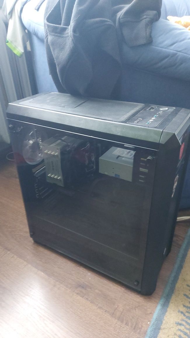 Sprzedam monitor i komputer