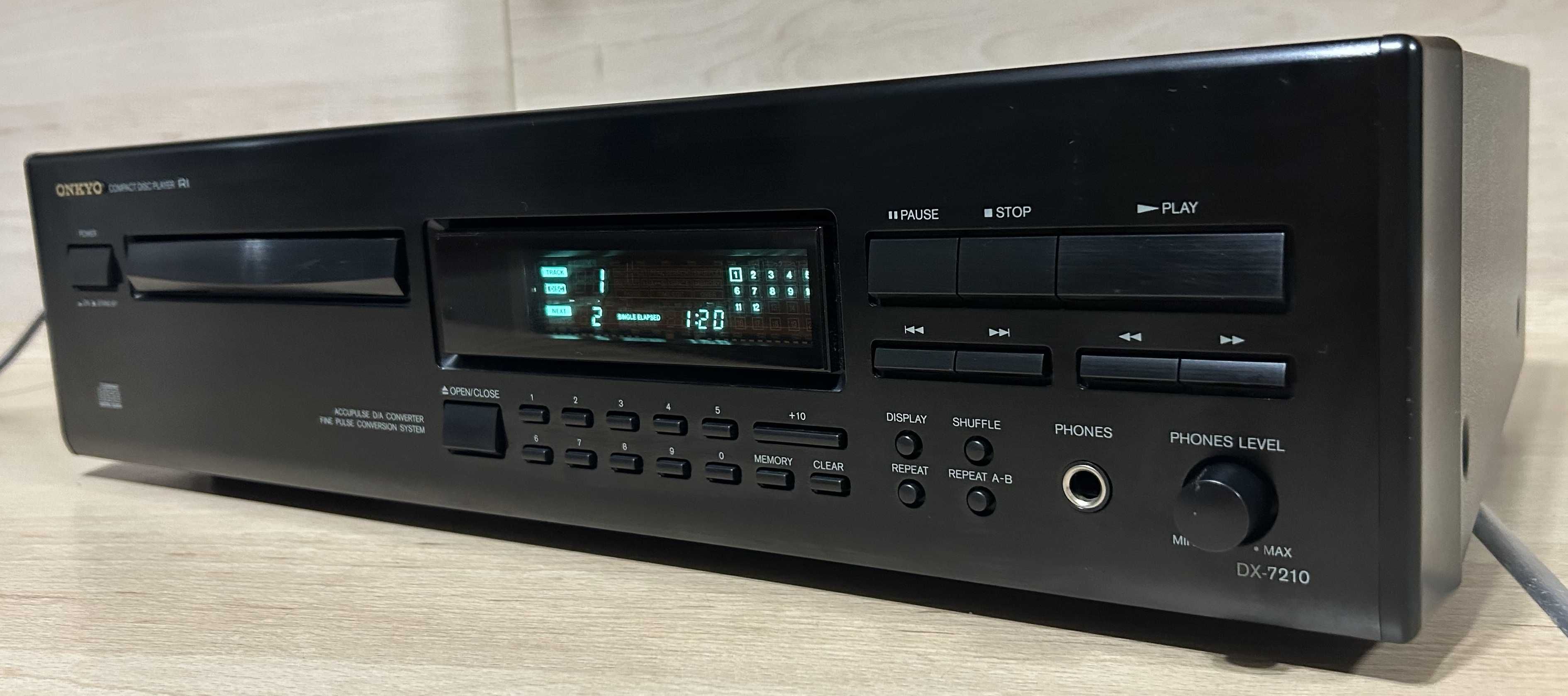 Odtwarzacz CD Onkyo DX-7210