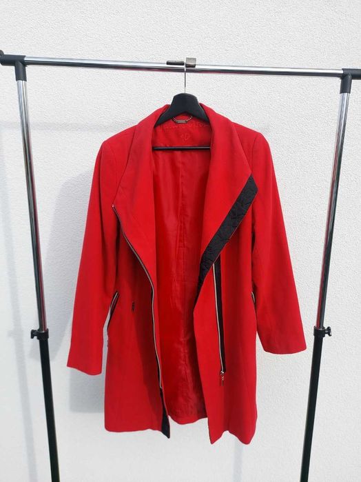 Czerwony płaszcz zapinany na zamek Jean Boison ( rozmiar 10 )