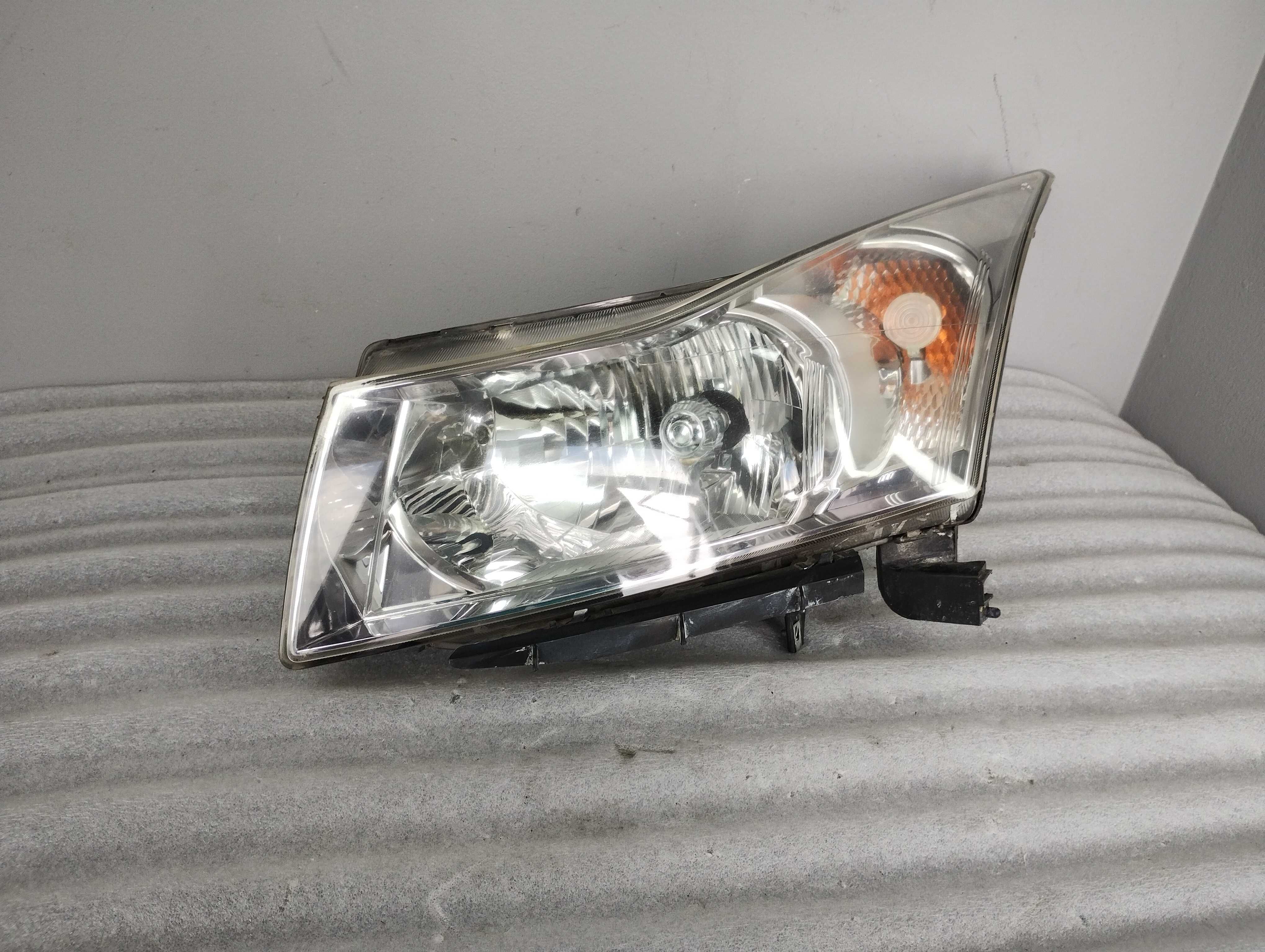 Lampa lewa Reflektor Lewy Chevrolet CRUZE I EU