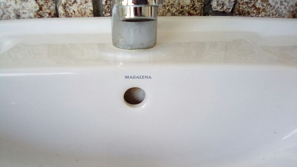 Lavatório com pé + Torneira Misturadora