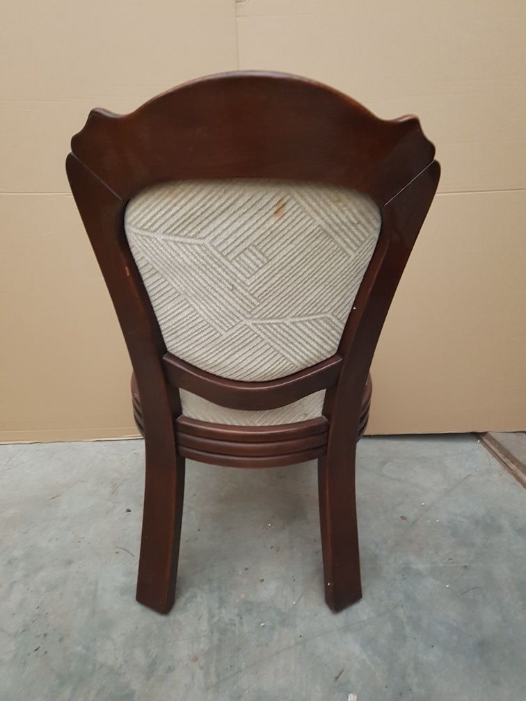 4 stylowe krzesła tapicerowane