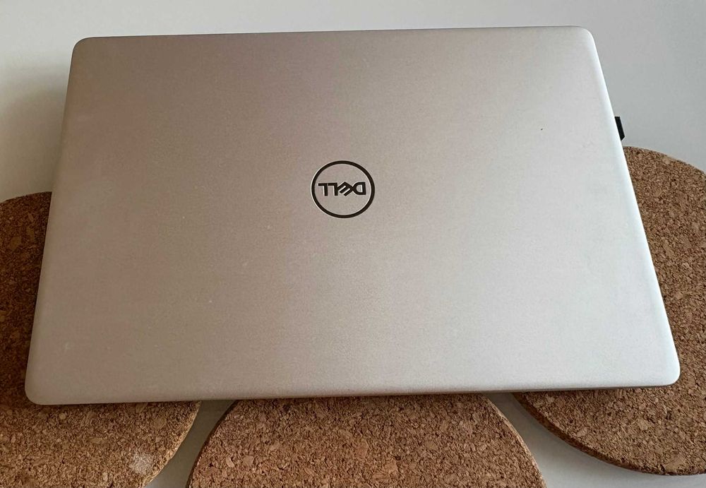 Dell Inspiron 5370 i5-8250U/8GB/256/Win11 R530 FHD