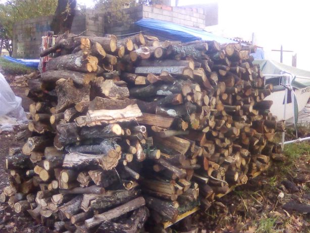 Vende-se lenha seca. Dry firewood for sale