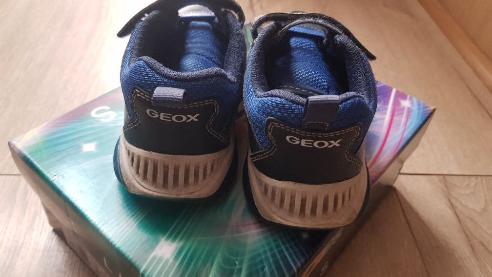 Buty dziecięce chłopięce oryginalne Geox świecące rozmiar 27