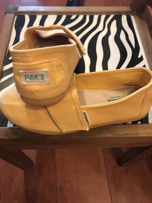 Sapatos menina T30/31 (10€ cada)