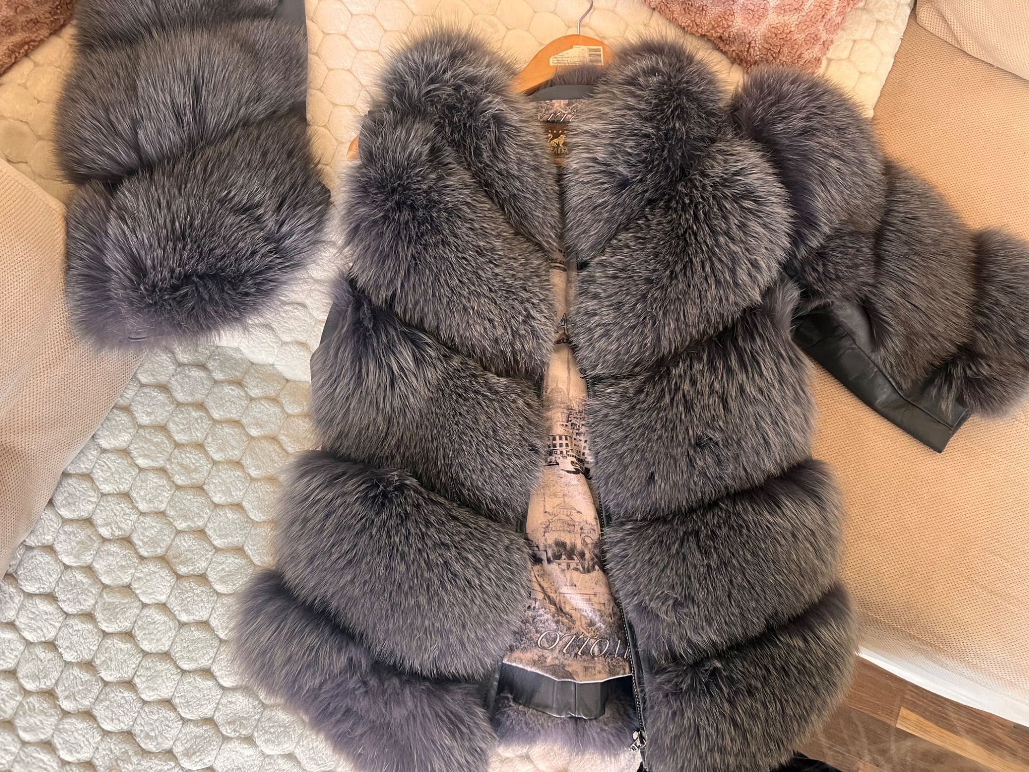 продам шубу з хутром песця
