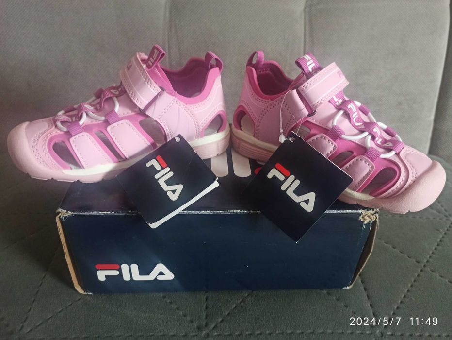 Śliczne zabudowane sandałki dziewczęce Fila 24 Nowe