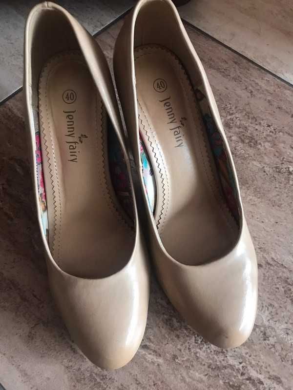 Beżowe buty na obcasie Jenny Fairy