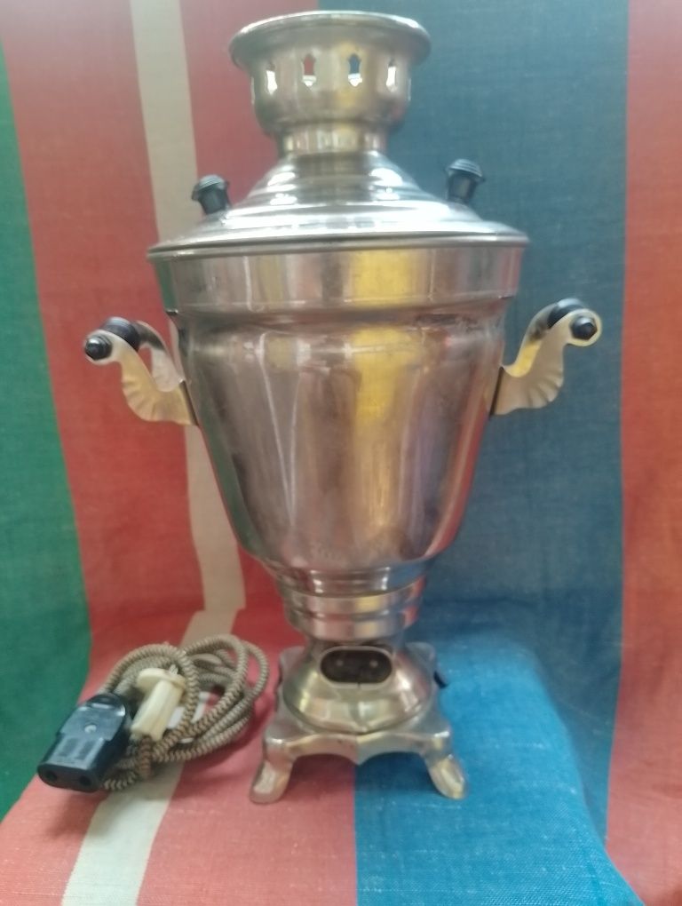 Самовар електричний.