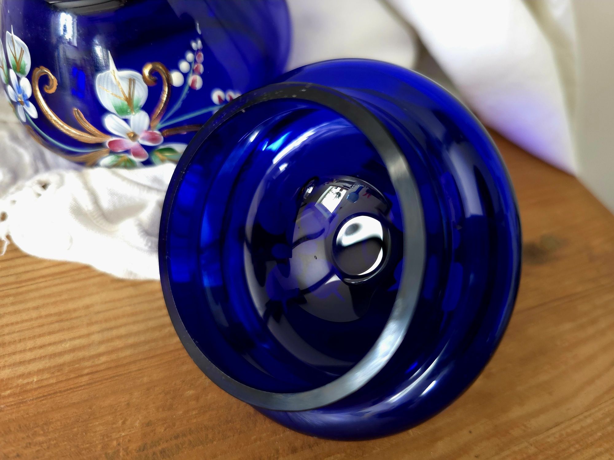 Kobaltowa bombonierka z pokrywką ręcznie malowana