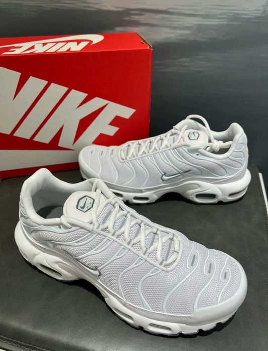 Buty sportowe Nike Air Max Plus TN Triple White R.43