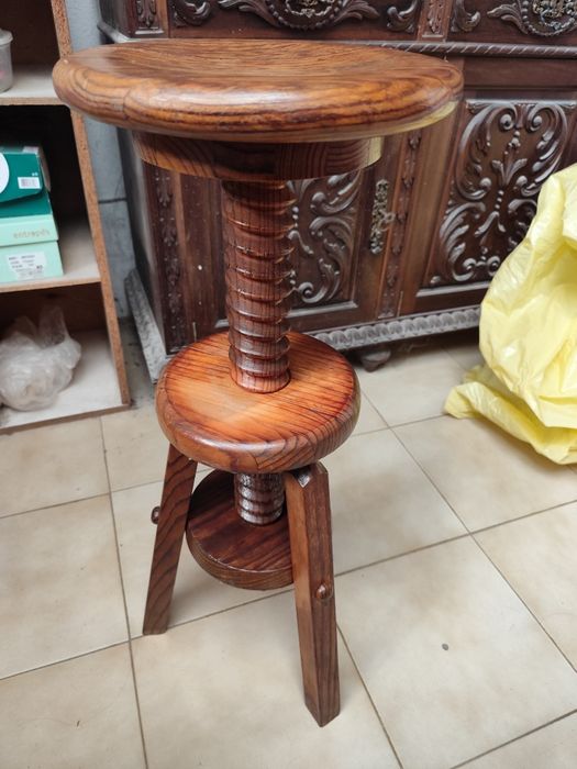 Banco de Madeira com rosca