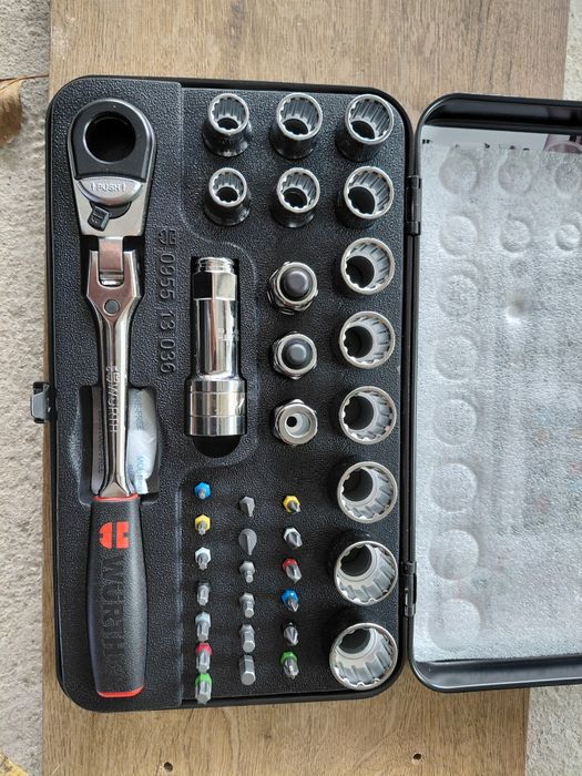 Sprzedam  trzy komplety kluczy