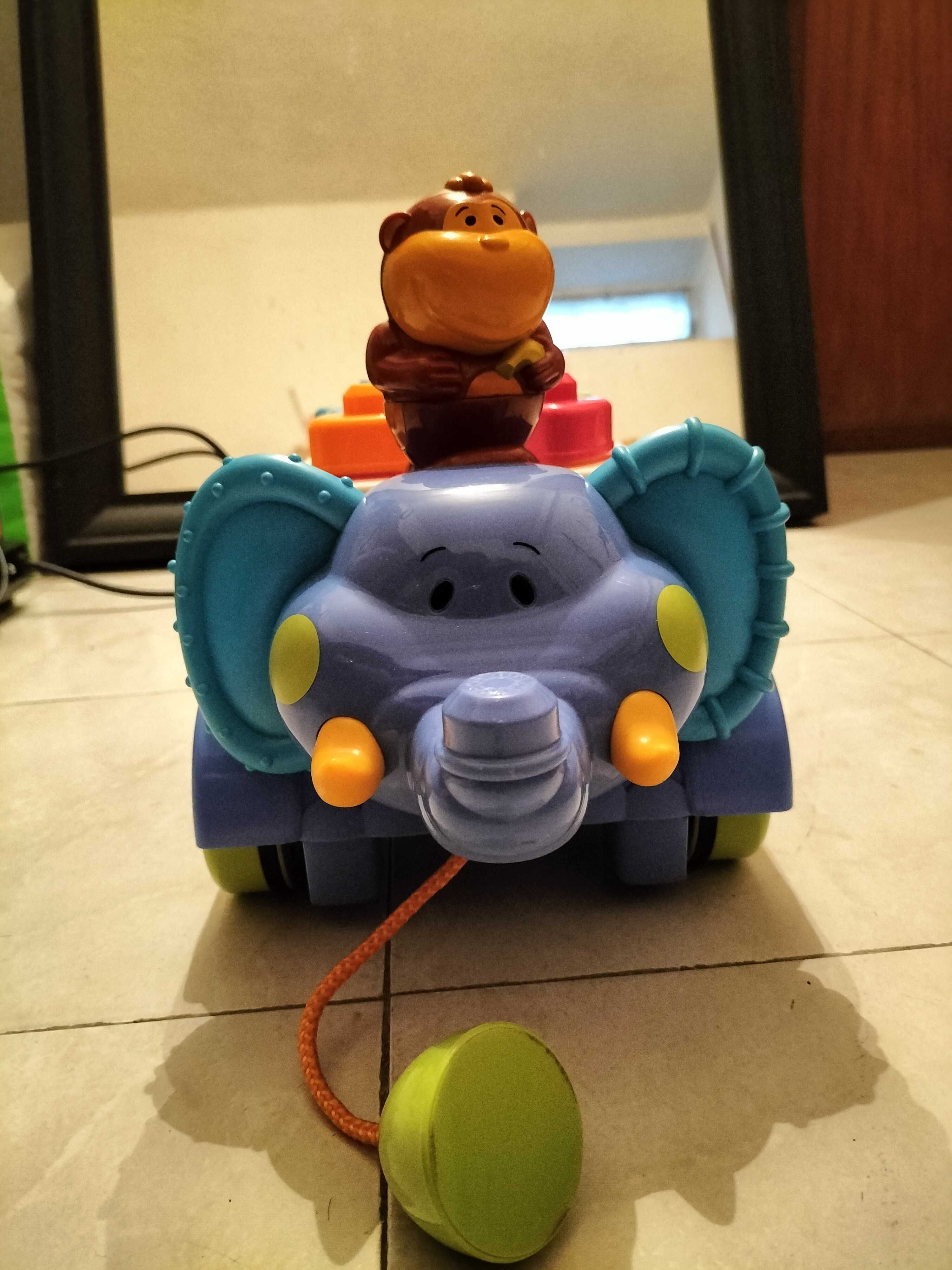 Brinquedo elefante musical com peças de encaixe