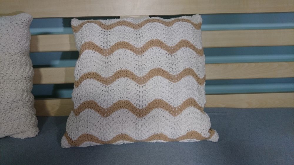 poduszki robione na drutach +podstawki