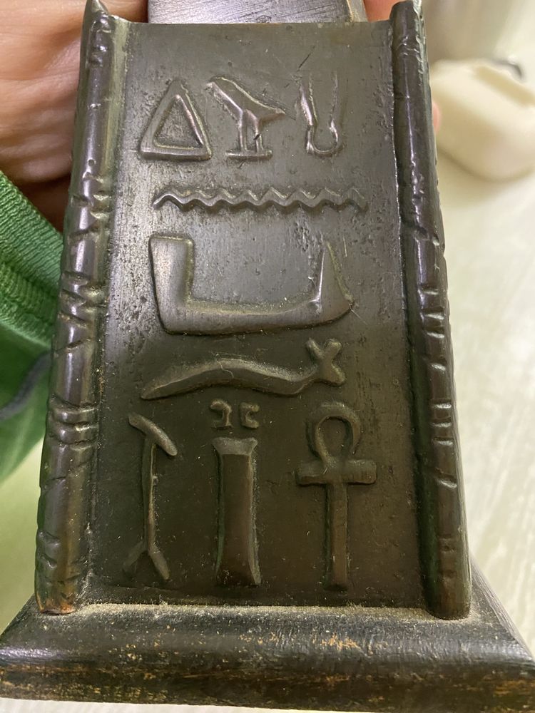 Бронзовая Нефертити, коллекционирование