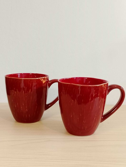 Piękny duży kubek Home&You, czerwony zdobiony, 400 ml /nowy/.