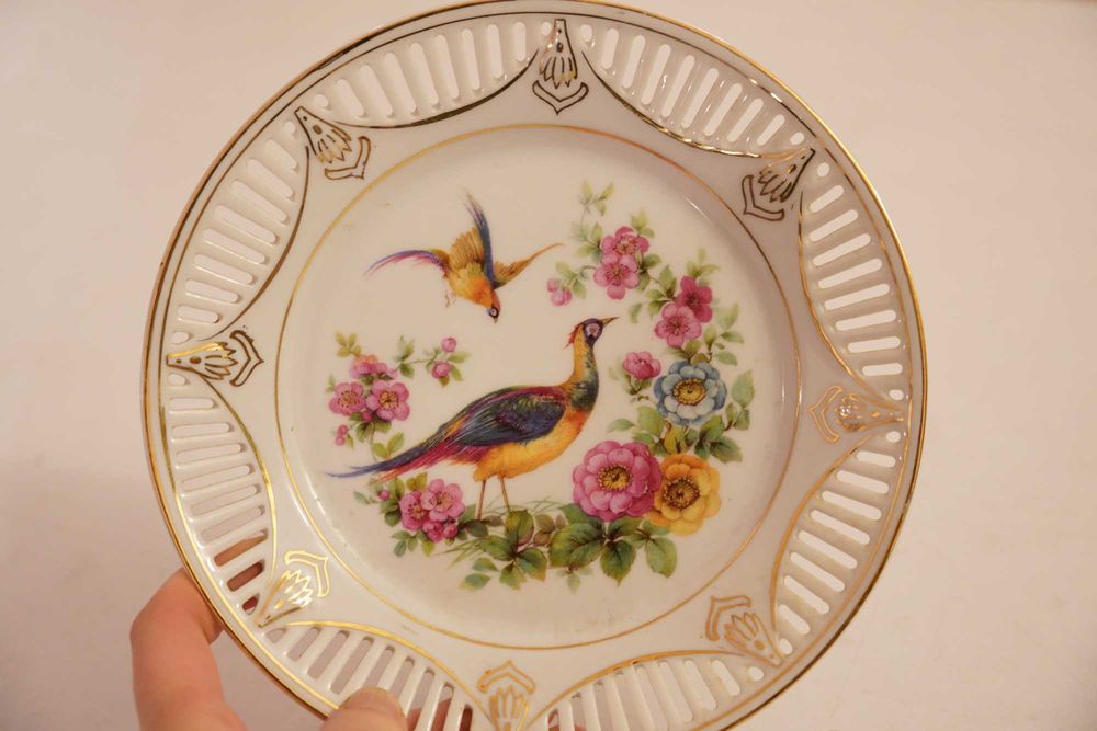 Prato antigo em porcelana