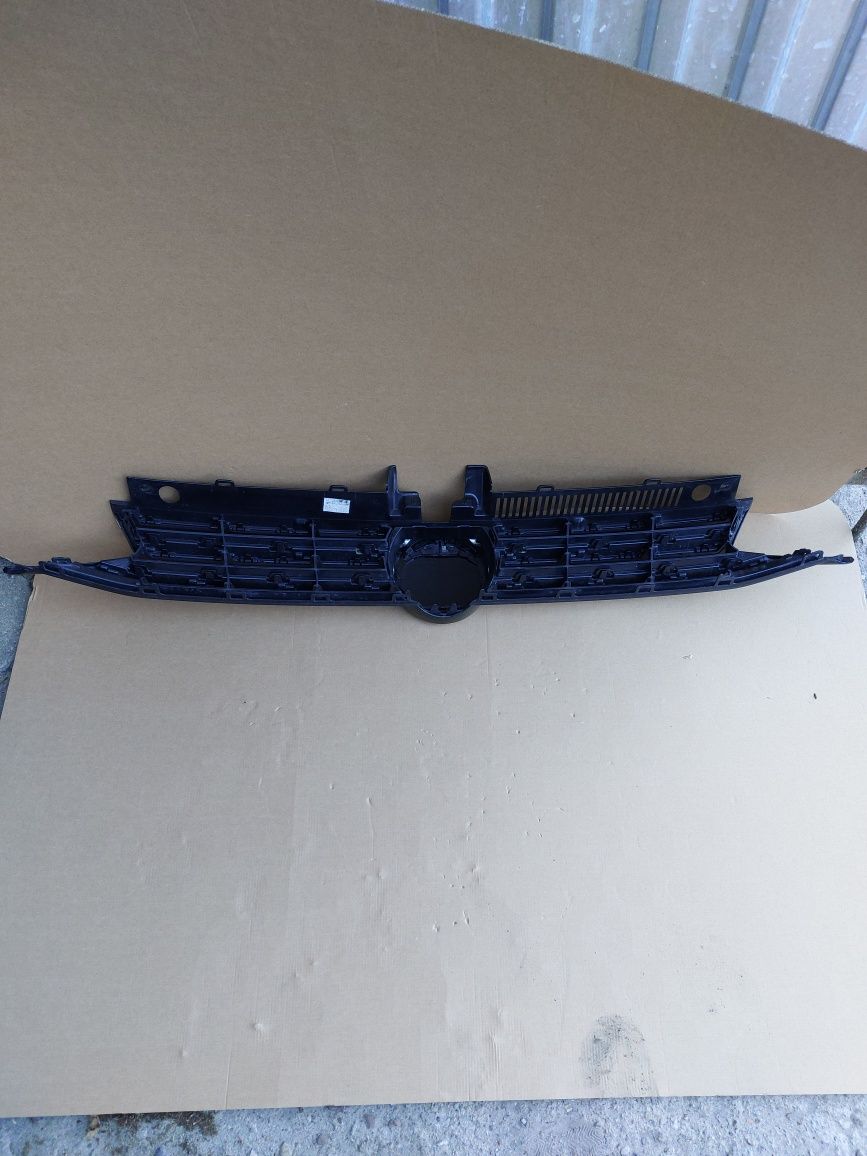 Grill VW Touran II pod radar oryginał
