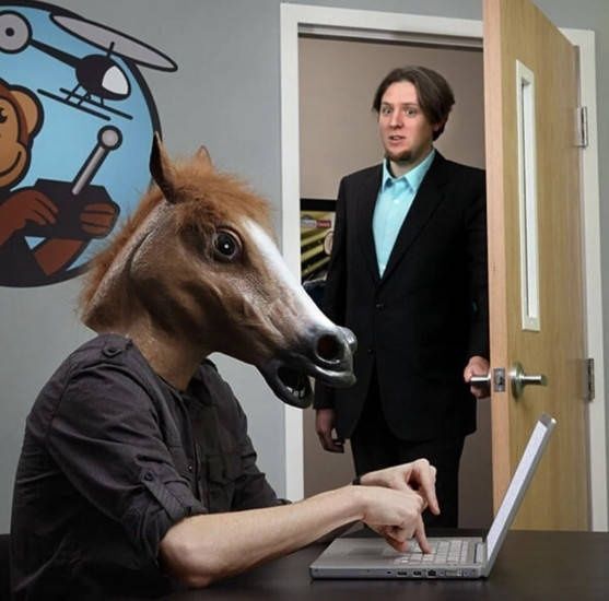 Маска голова коня коричнева