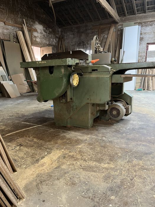 Maquina Universal MIDA