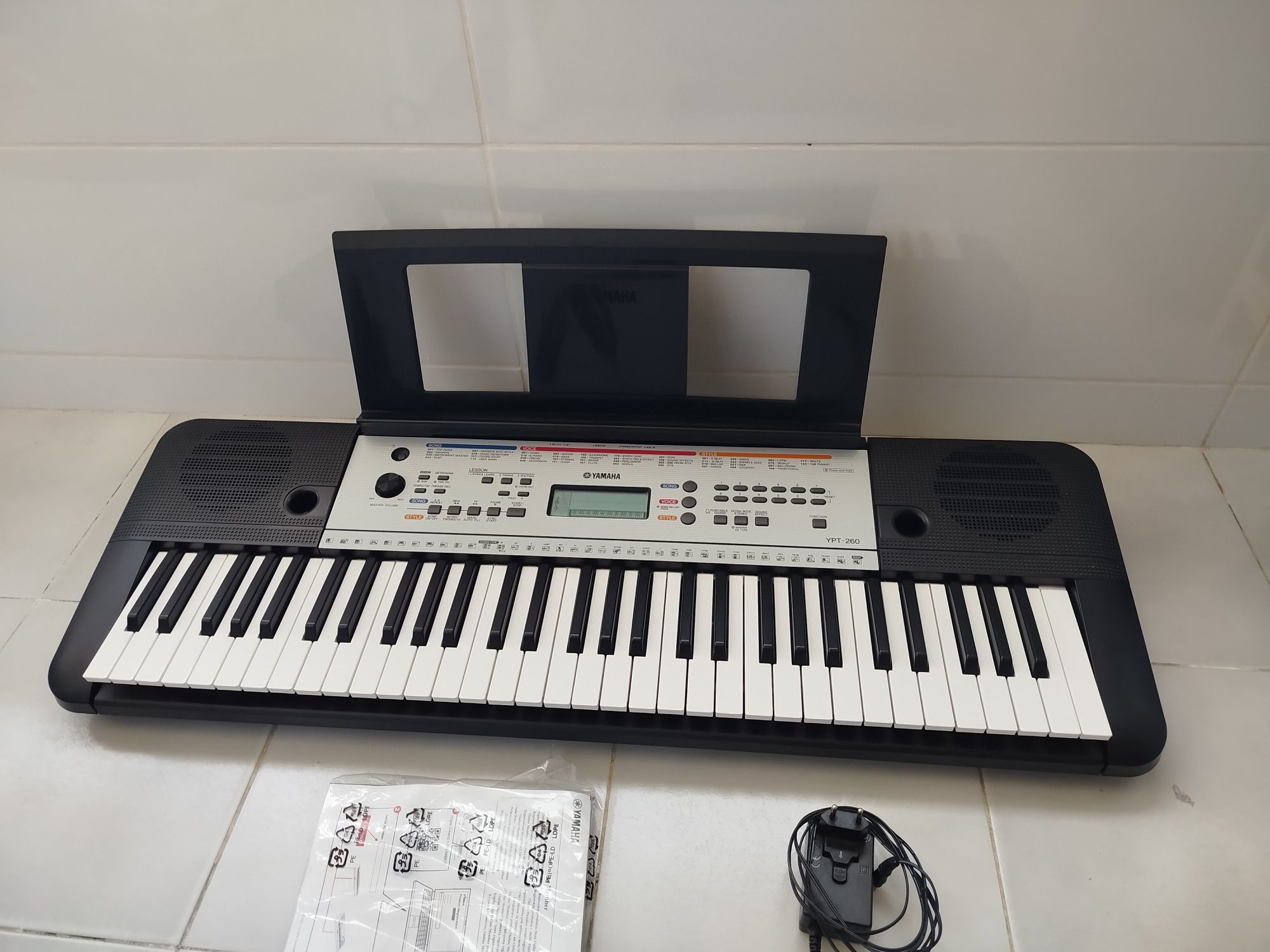 Teclado Yamaha YPT-260