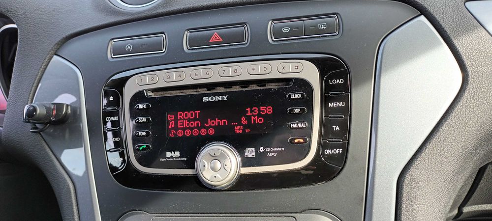 Radioodtwarzacz Sony z MP3 (6 płyt) DAB Radio