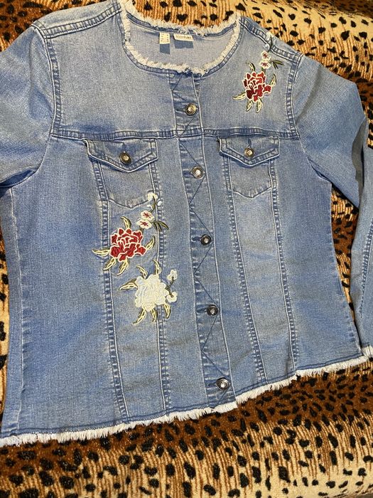 Джинсовий піджак , куртка з вишивкою