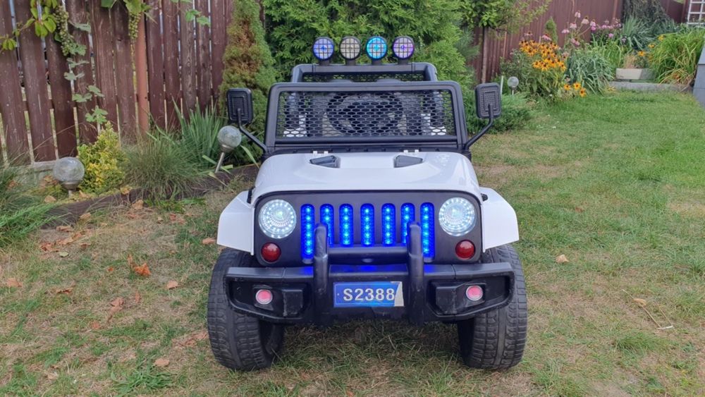 Duży samochód dziecięcy jeep na akumulator