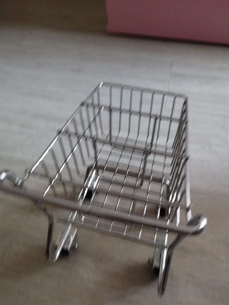 Carrinho de brinquedo de compras
