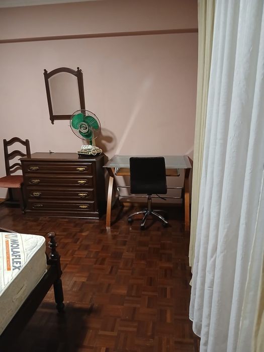 Aluguer de quarto-Estudante universitária