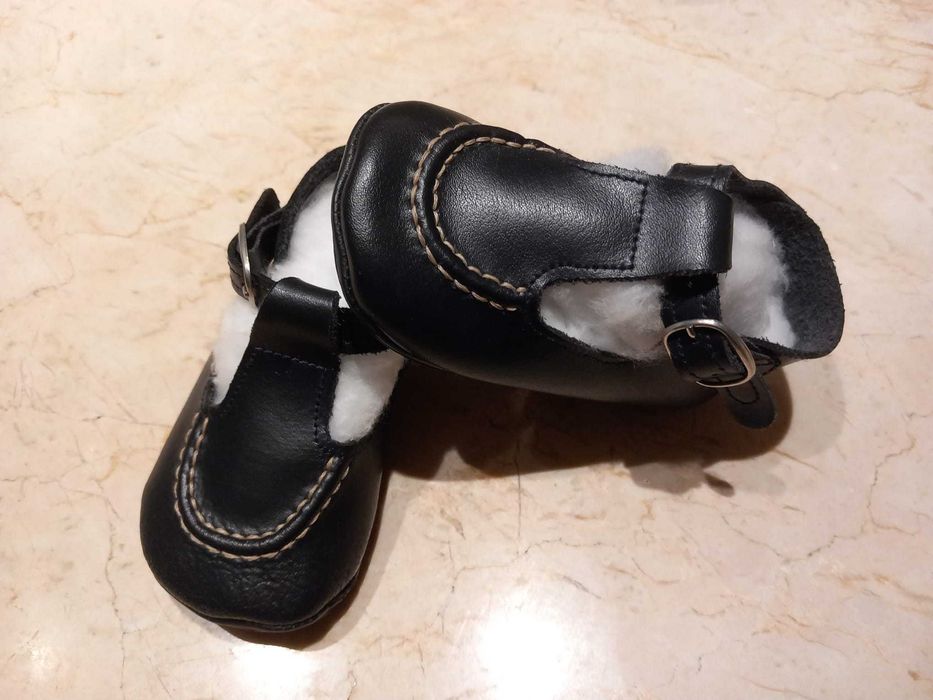 Sapatos Cuquito em pele tam. 19