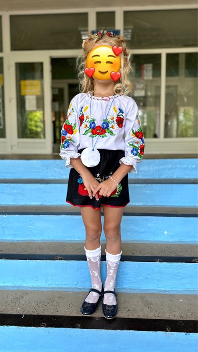 Вишиванка і юбка на дівчинку