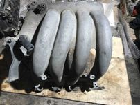 Колектор впускний коллектор Volkswagen Passat B5 1.6 8V 050133223D