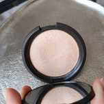 Smashbox Becca Moonstone rozświetlacz