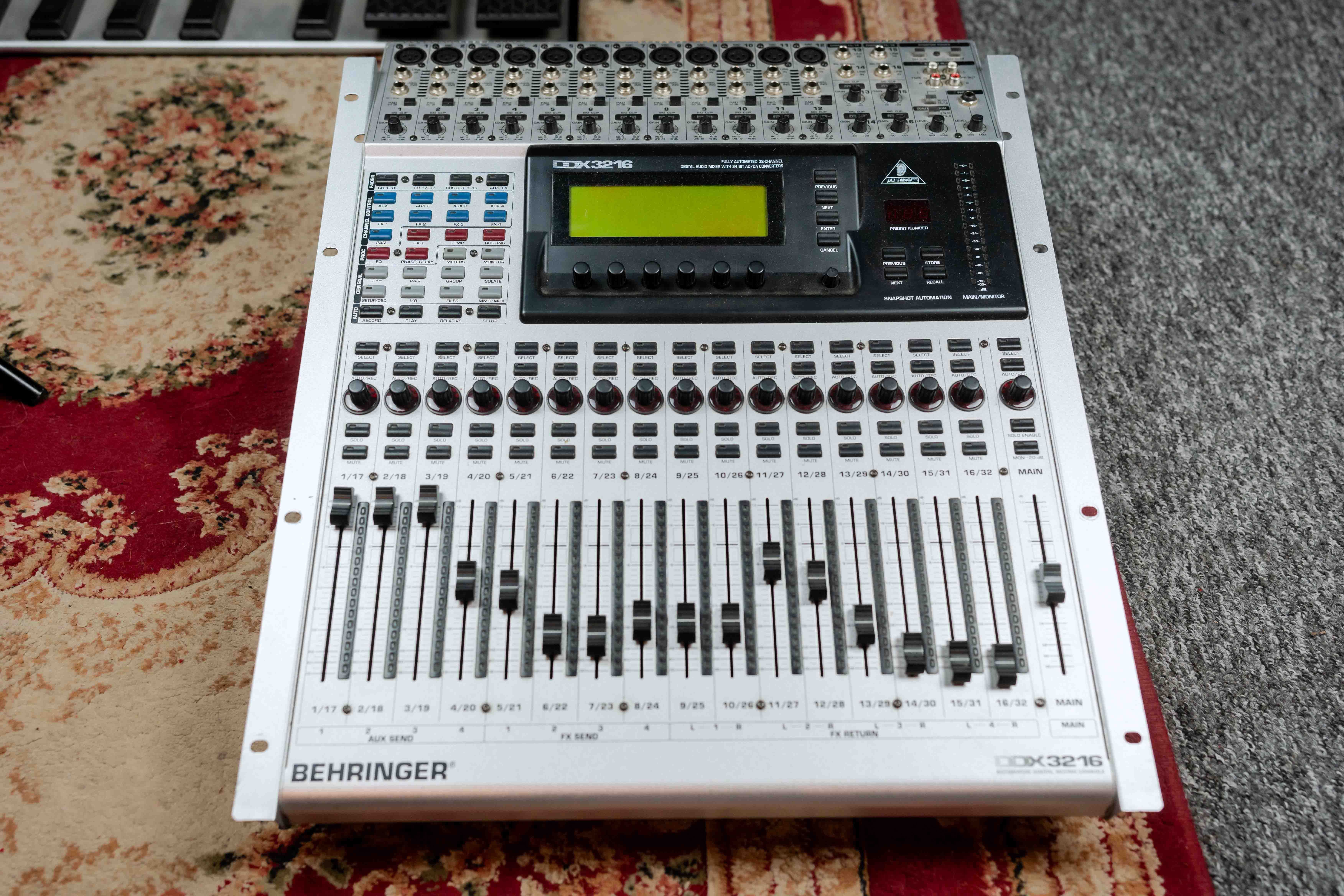 Mikser cyfrowy Behringer DDX3216